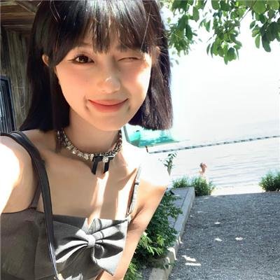 阳光中的青时雨 海报